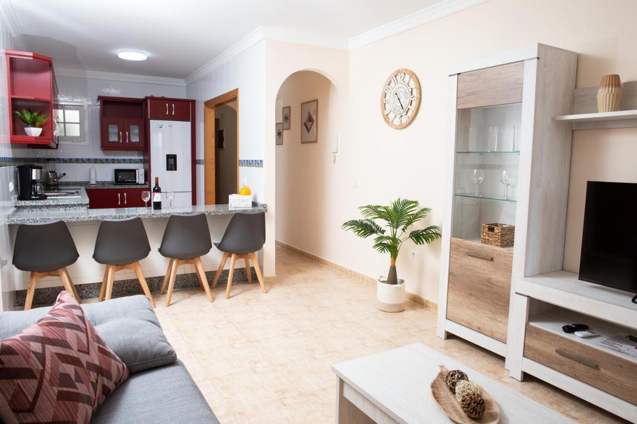 Apto Isa: Amplio Y Acogedor Apto De 75M Con Terraza, Aire Acondicionado Y Parking Gratuito Los Abrigos Exterior foto