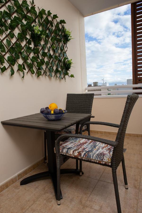 Apto Isa: Amplio Y Acogedor Apto De 75M Con Terraza, Aire Acondicionado Y Parking Gratuito Los Abrigos Exterior foto