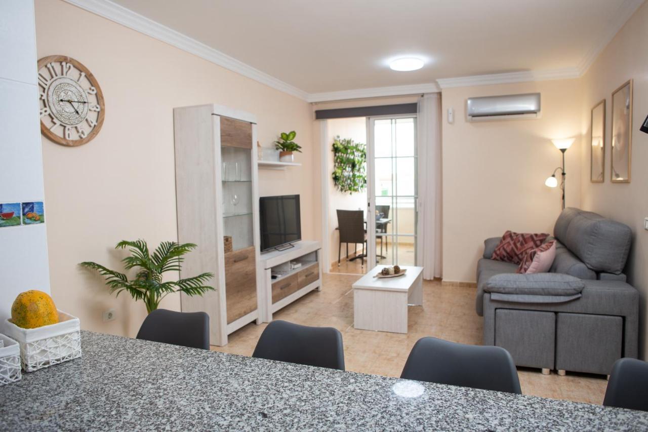 Apto Isa: Amplio Y Acogedor Apto De 75M Con Terraza, Aire Acondicionado Y Parking Gratuito Los Abrigos Exterior foto