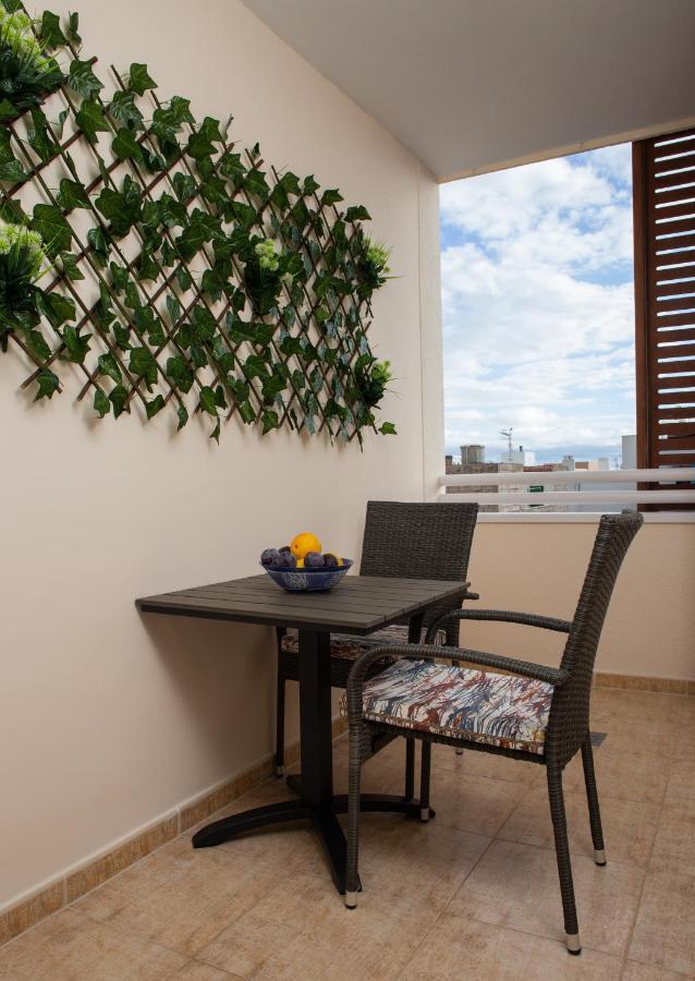 Apto Isa: Amplio Y Acogedor Apto De 75M Con Terraza, Aire Acondicionado Y Parking Gratuito Los Abrigos Exterior foto