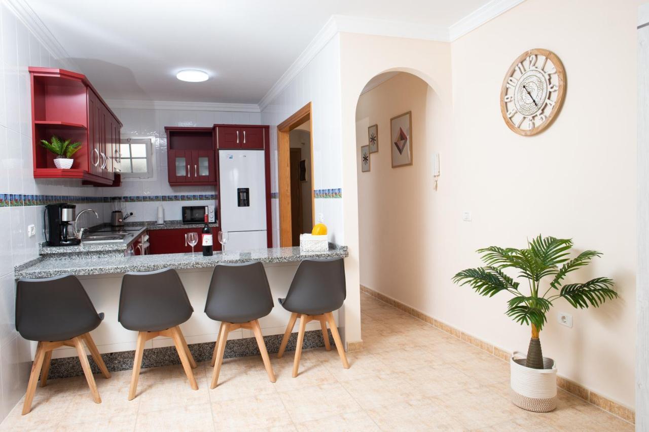 Apto Isa: Amplio Y Acogedor Apto De 75M Con Terraza, Aire Acondicionado Y Parking Gratuito Los Abrigos Exterior foto